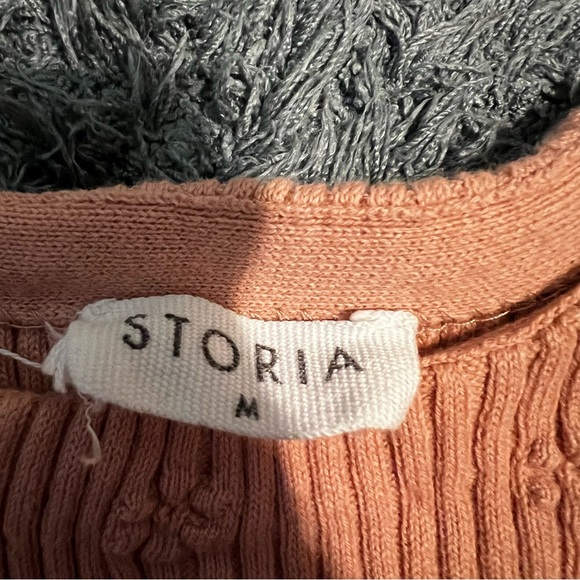 Storia Floral Texture Cropped Tank - Picture 4 of 6